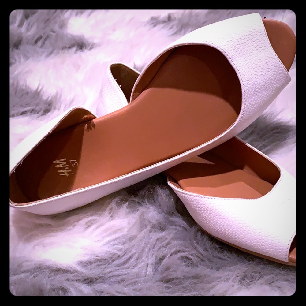 Slip-on open side flats